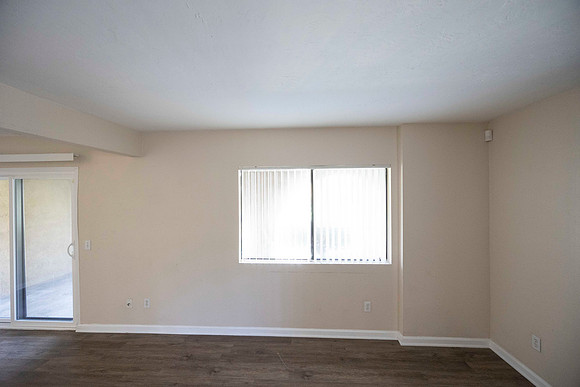 2239 Via Esmarca Unit A Move Out Living Room 07