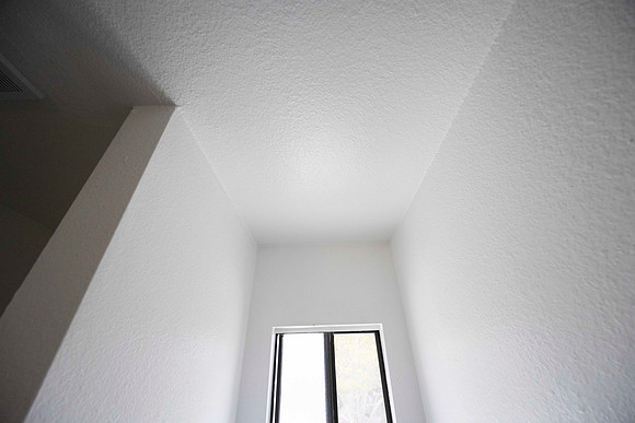 2239 Via Esmarca Unit A Move Out Up Bath 07