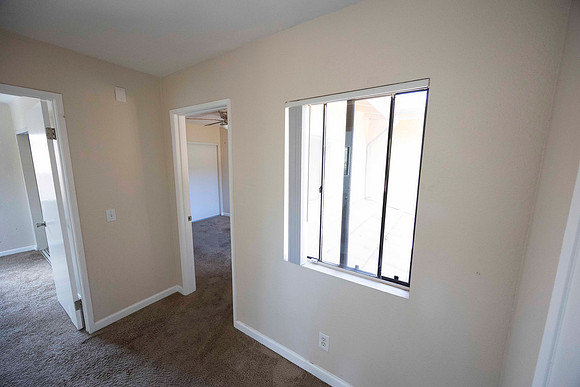 2239 Via Esmarca Unit A Move Out Up Hallway 06
