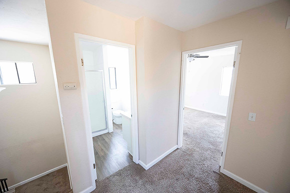 2239 Via Esmarca Unit A Move Out Up Hallway 07