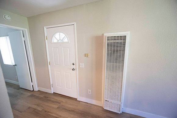 2297 Esmarca B Move In Entry 06