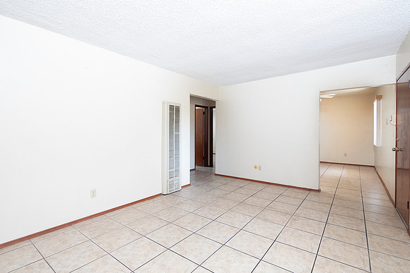 1037 B Ave 02