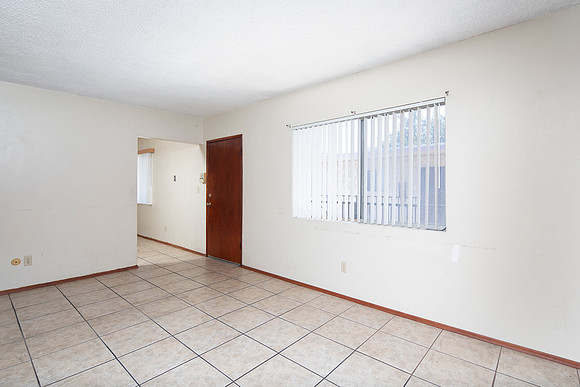 1037 B Ave 03