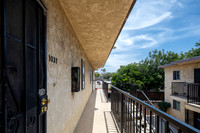 1037 B Ave 01