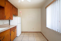 1037 B Ave 06