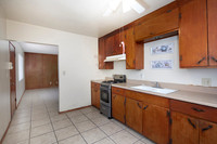 1037 B Ave 07