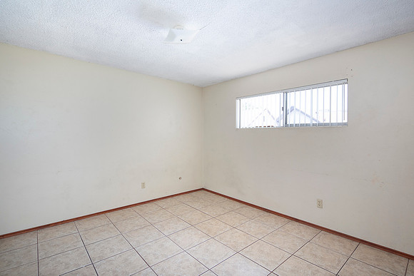 1037 B Ave 08