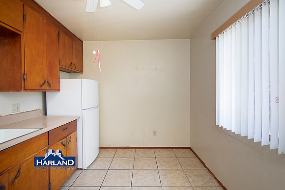 1037 B Ave WM 06