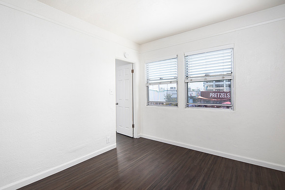 3809 Ray St 09