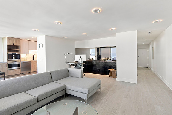 424 Stratford Ct A25 18