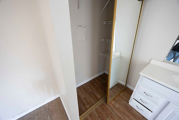 2297 Via Esmarca C Move Out Bathroom 03
