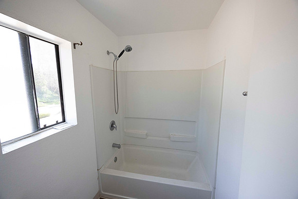 2297 Via Esmarca C Move Out Bathroom 13