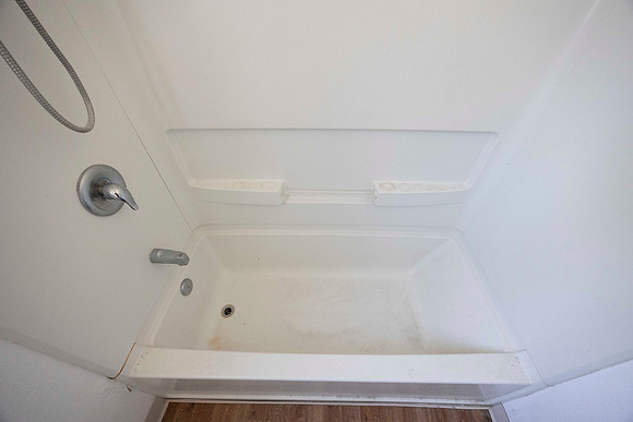 2297 Via Esmarca C Move Out Bathroom 15