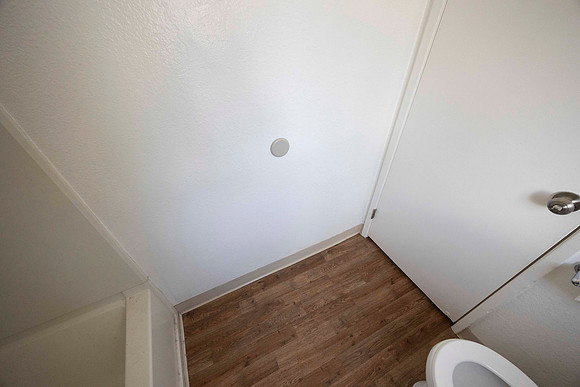 2297 Via Esmarca C Move Out Bathroom 21