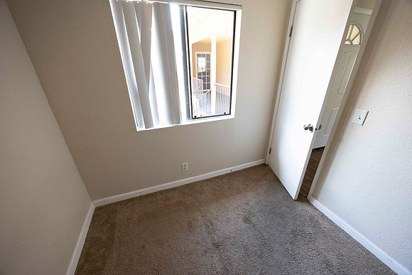 2297 Via Esmarca C Move Out Bedroom 04