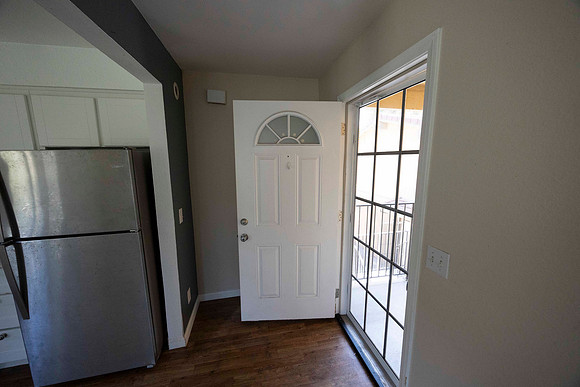 2297 Via Esmarca C Move Out Entry 02