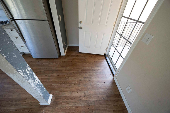 2297 Via Esmarca C Move Out Entry 03