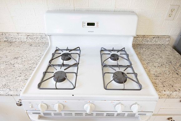 2297 Via Esmarca C Move Out Kitchen 10