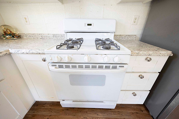 2297 Via Esmarca C Move Out Kitchen 11