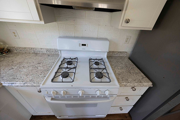 2297 Via Esmarca C Move Out Kitchen 16