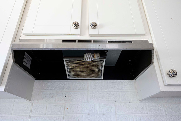 2297 Via Esmarca C Move Out Kitchen 17
