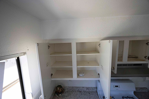 2297 Via Esmarca C Move Out Kitchen 18
