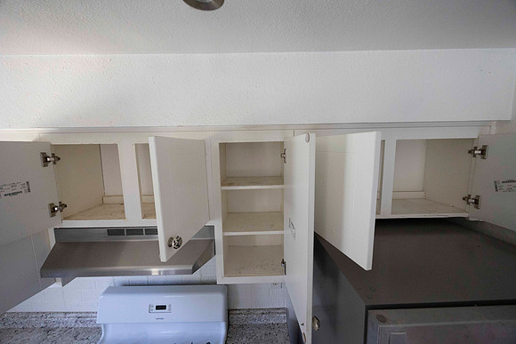 2297 Via Esmarca C Move Out Kitchen 20
