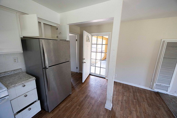 2297 Via Esmarca C Move Out Kitchen 27
