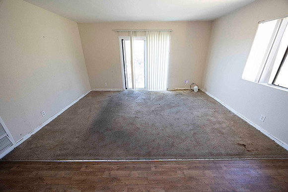 2297 Via Esmarca C Move Out Living Room 02