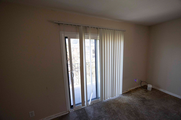 2297 Via Esmarca C Move Out Living Room 07