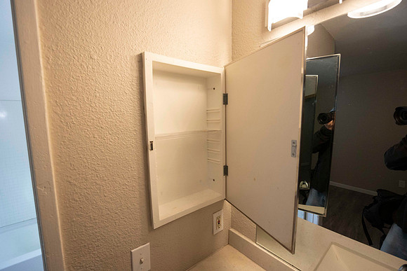 2283 B Via Esmarca Bathroom 03