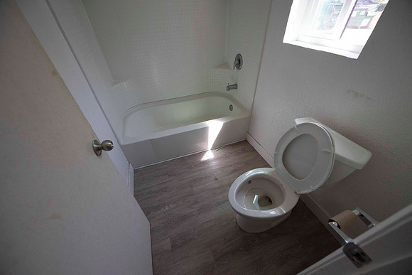 2283 B Via Esmarca Bathroom 09