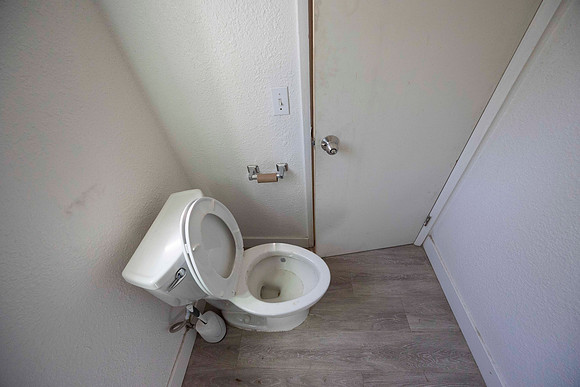 2283 B Via Esmarca Bathroom 14