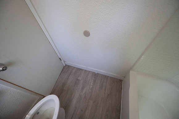 2283 B Via Esmarca Bathroom 17