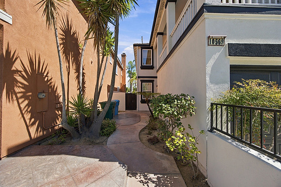 10569 Corte Jardin Del Mar 02