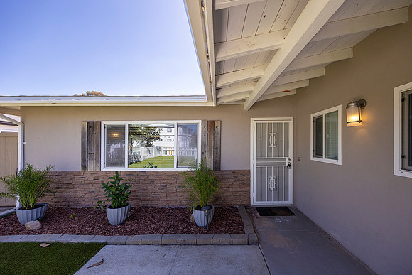 1315 Bush St 06