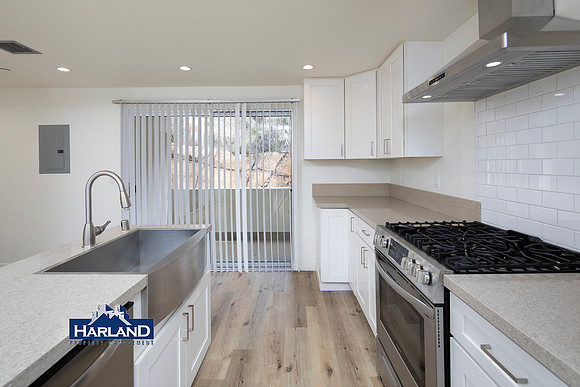 3333 Reynard Way #10 WM 08