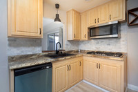 1315 Bush St 18