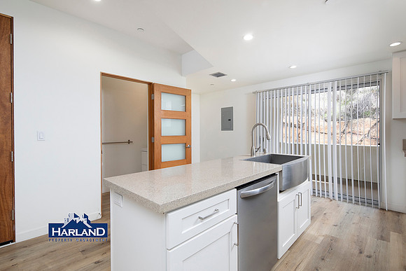 3333 Reynard Way #10 WM 07