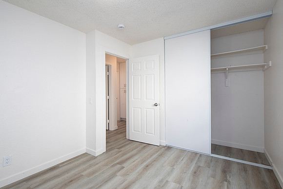 1107 B Ave #01 16