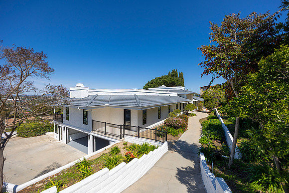 1561 La Plaza Dr 01