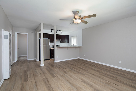 2283 Via Esmarca Unit B 04