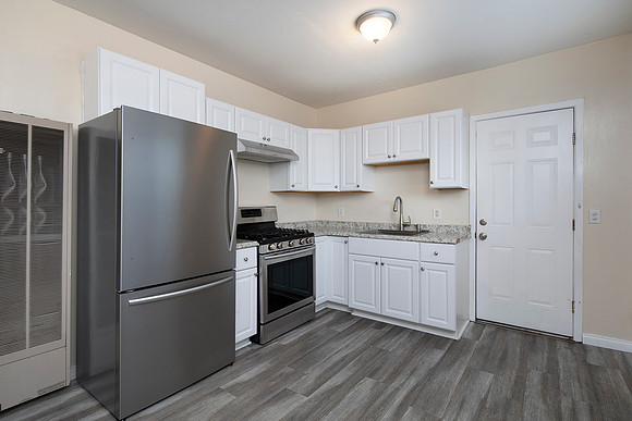 3238 Franklin Ave 05