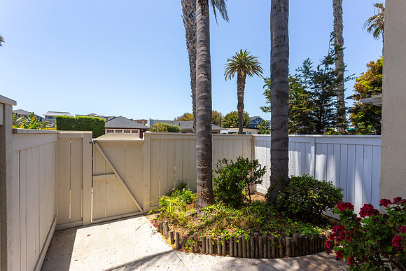 1817 Coast Blvd 21