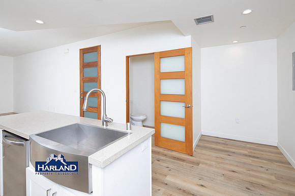 3333 Reynard Way #10 WM 09