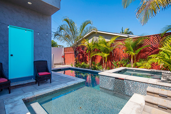 1911 Chalcedony St 33