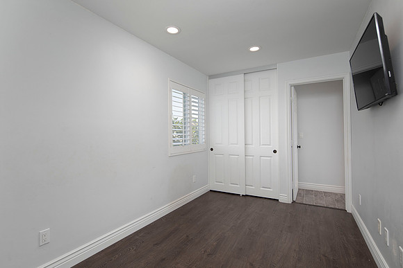 1911 Chalcedony St 23