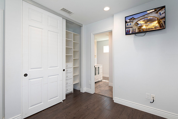 1911 Chalcedony St 27