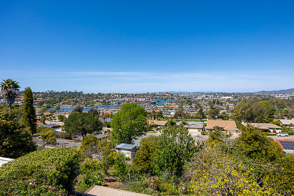 1561 La Plaza Dr 04