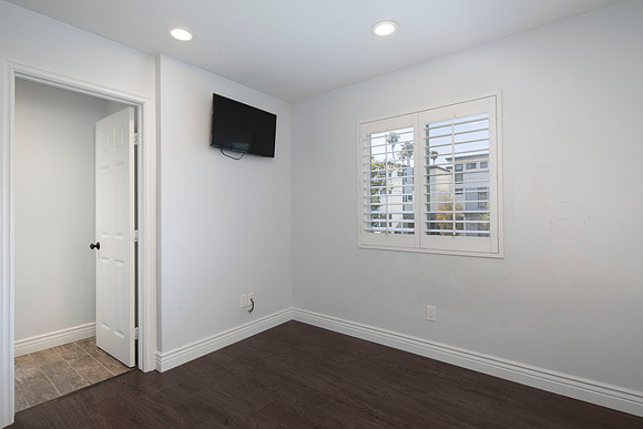 1911 Chalcedony St 26
